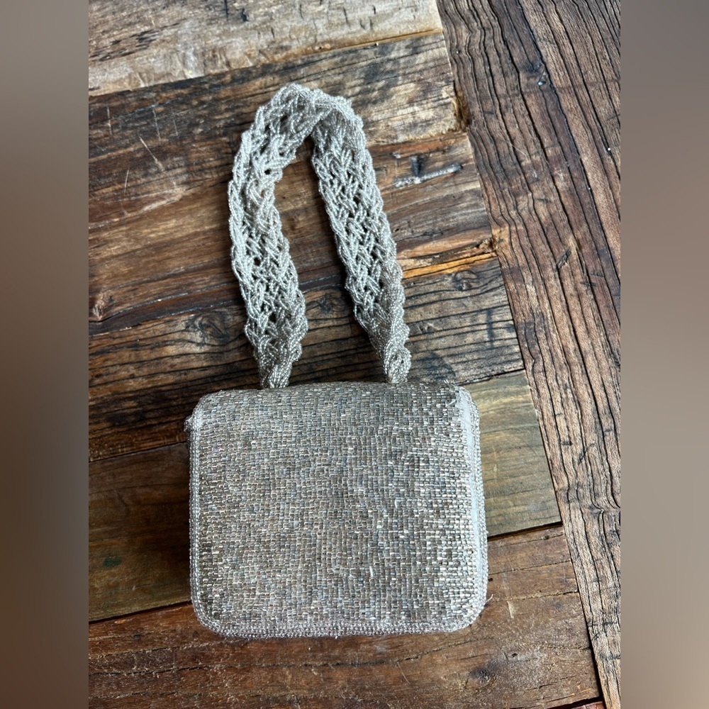 Vintage Beaded Square Coin Purse. (Pb2)
